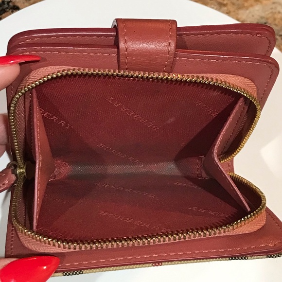 Burberry Signature Nova Check Bifold Wallet ๐๐ฅ - Picture 15 of 17